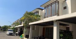 Tropical Home : Gaya Hidup Mewah di Lokasi Strategis Jogja yang Menakjubkan!