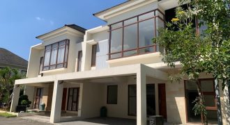Tropical Home : Gaya Hidup Mewah di Lokasi Strategis Jogja yang Menakjubkan!