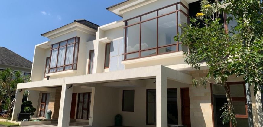 Tropical Home : Gaya Hidup Mewah di Lokasi Strategis Jogja yang Menakjubkan!