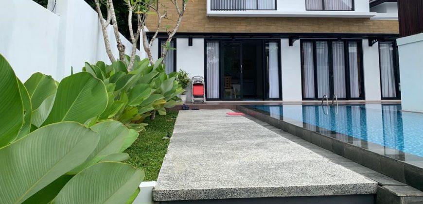 Villa Mewah dengan Desain Khas Etnik dan Fitur Canggih di Yogyakarta