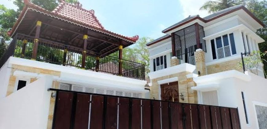 Villa Mewah dengan Desain Khas Etnik dan Fitur Canggih di Yogyakarta