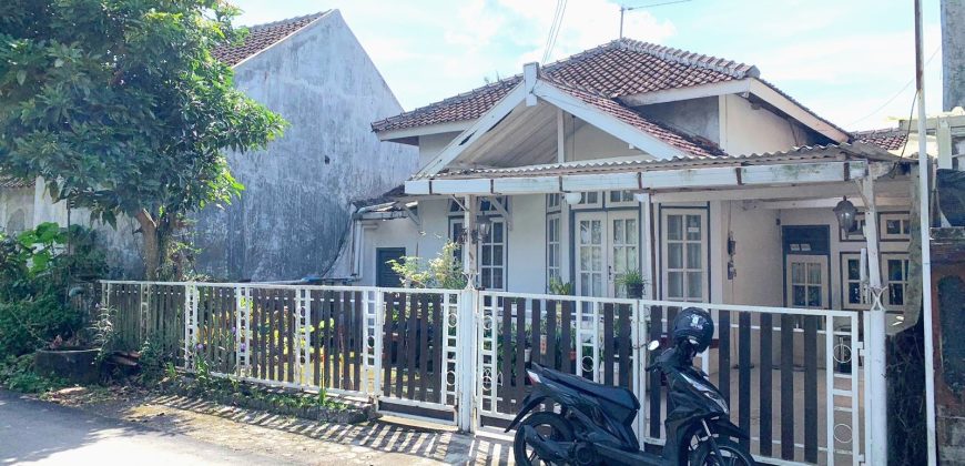 RUMAH CANTIK SIAP HUNI HANYA 15 MENIT DARI PUSAT KOTA YOGYAKARTA
