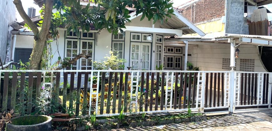 RUMAH CANTIK SIAP HUNI HANYA 15 MENIT DARI PUSAT KOTA YOGYAKARTA
