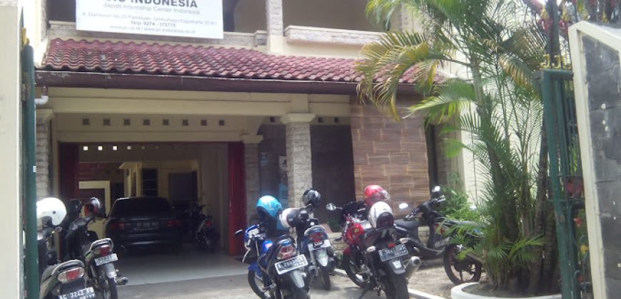 Rumah Tengah Kota Mangku Jalan Raya Gambiran Kota Yogyakarta